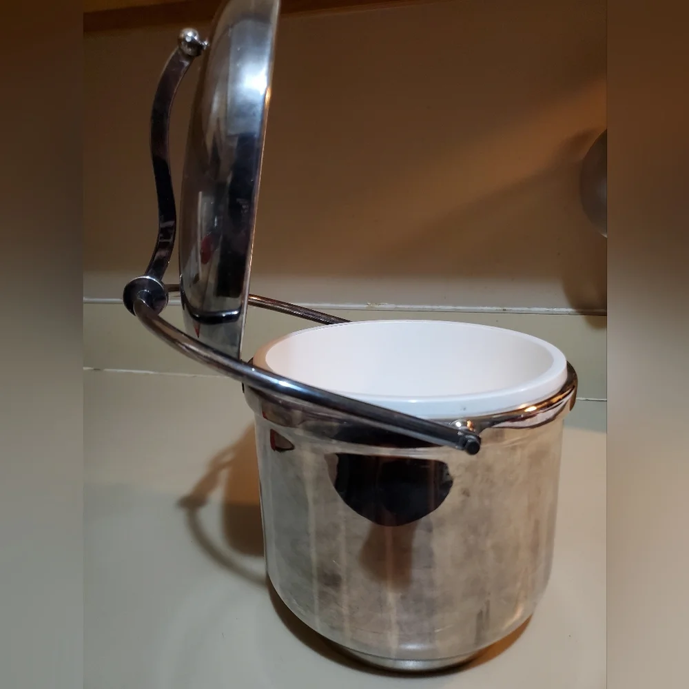 Vintage Reed & Barton silverplated insulated bucket with swing lid